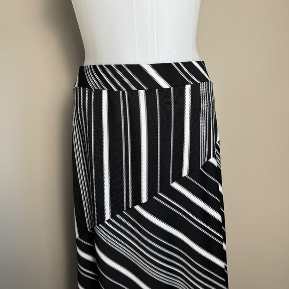 VAMP Women's Black/White Vintage Pull On A-Line Maxi Skirt Size Small Geometric - Picture 3 of 13